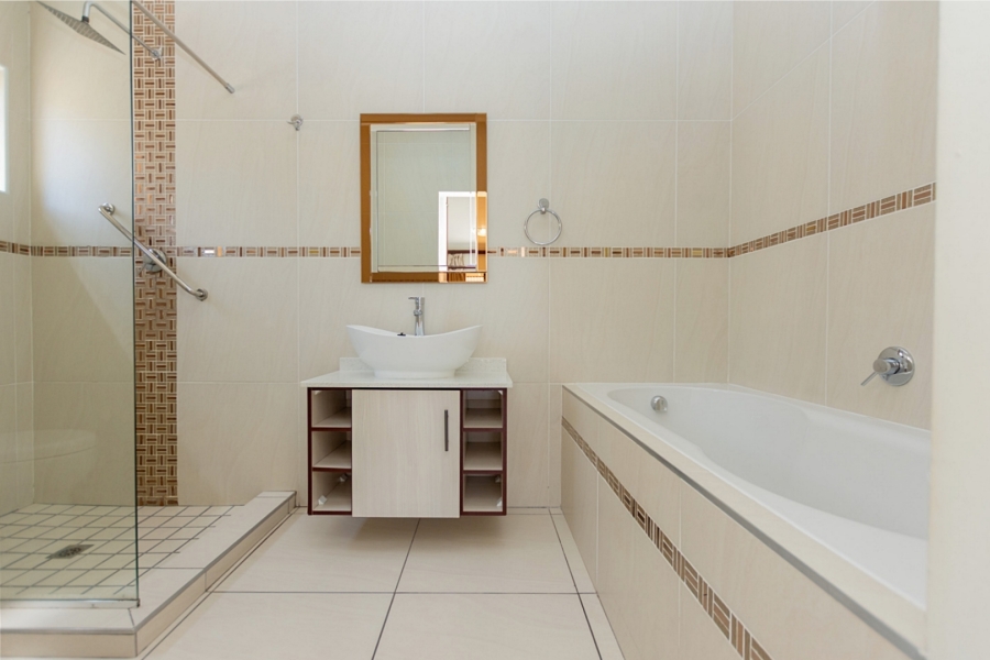 5 Bedroom Property for Sale in Country Club Western Cape